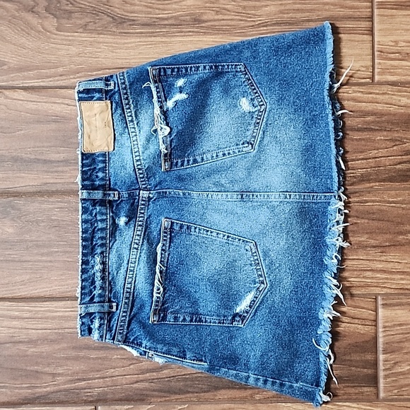 ZARA DENIM ZIP FRONT DISTRESSED CUTOFF MINI SKIRT M - Picture 2 of 4